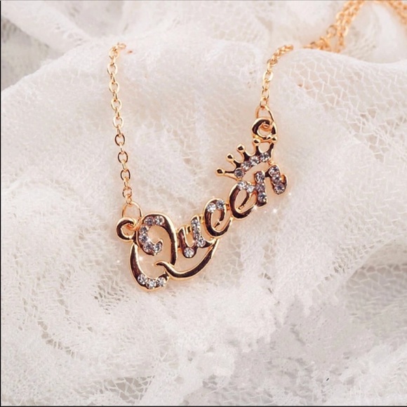 Jewelry - NWT Queen gold  Necklace